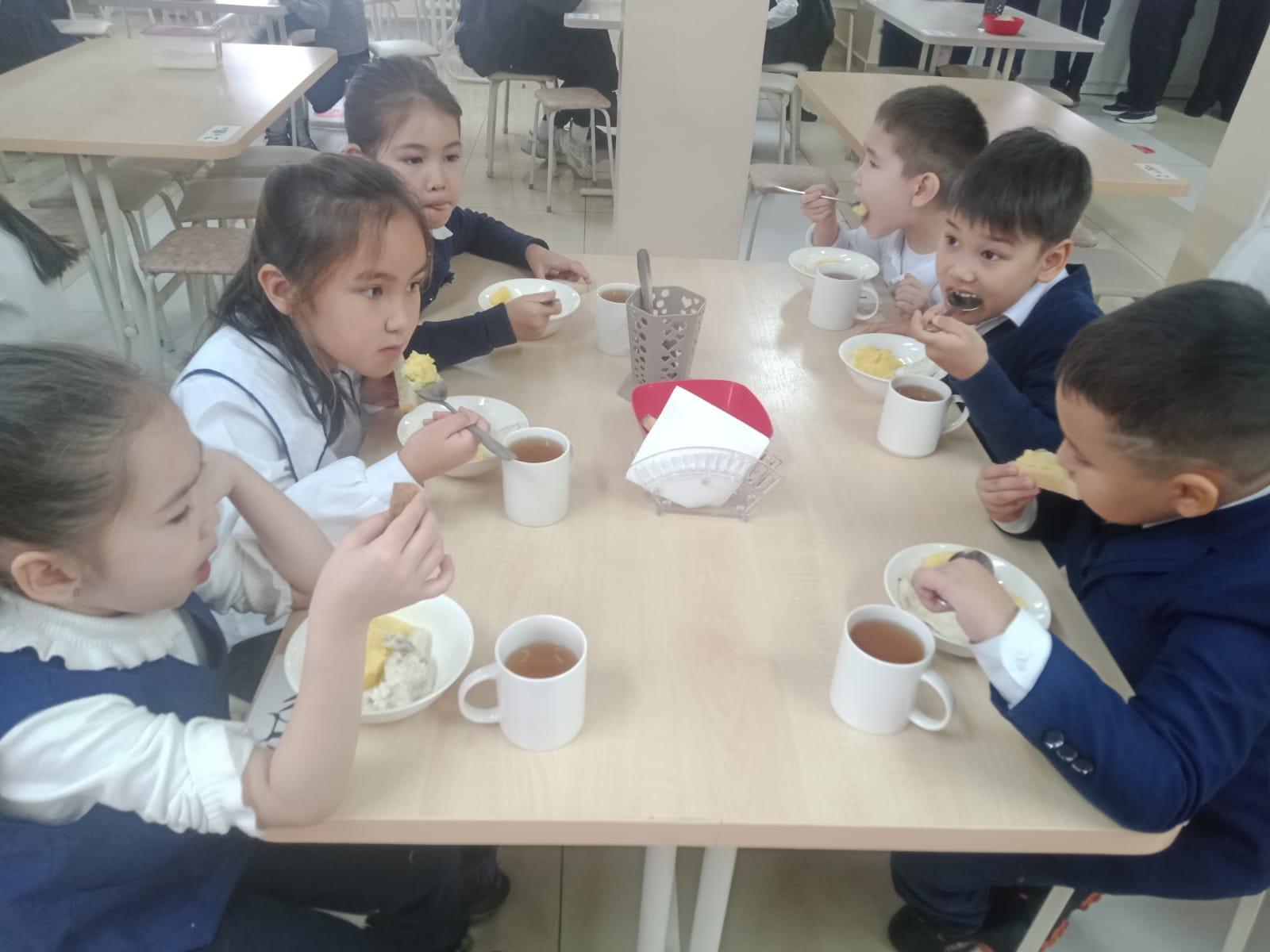 Күнделікті тегін тамақтану мәзірі (17.11.2022)/Ежедневное меню бесплатного питания (17.11.2022)